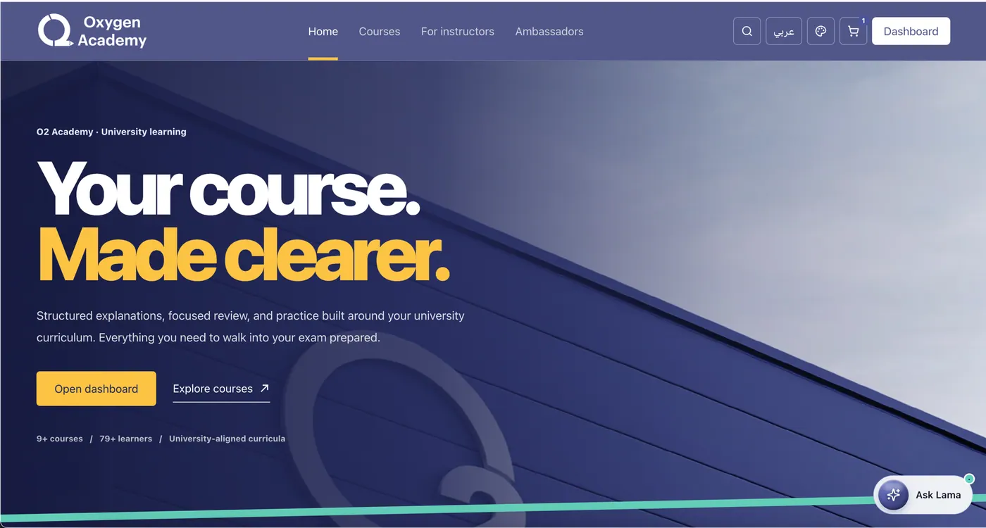 الصفحة الرئيسية لـ Oxygen Academy لطلاب الجامعات، مع مساعد Ask Lama.